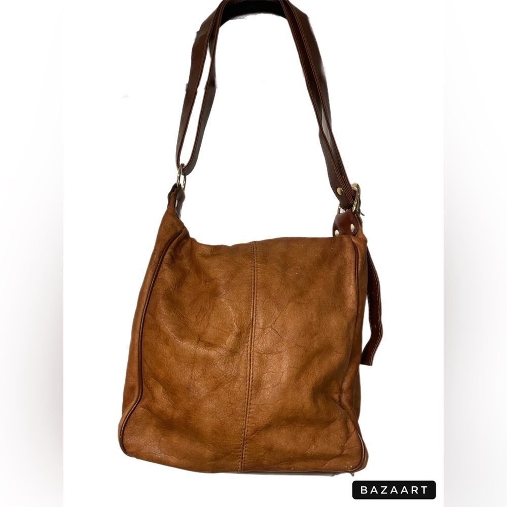 Valentino Di Paolo can be backpack one shoulder or carried by handles. P7